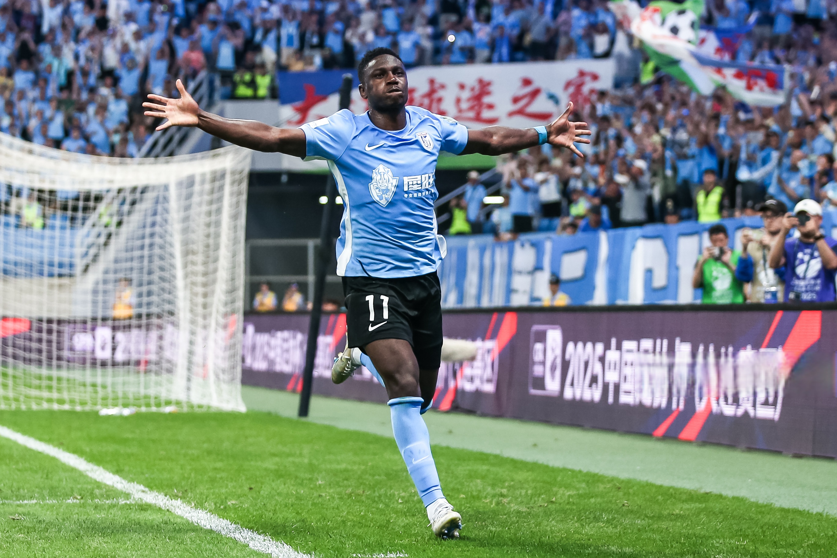 包含法国杯集结日再迎强敌，上海海港回应争议，主帅态度：底气十足，球队文化再被提及的词条